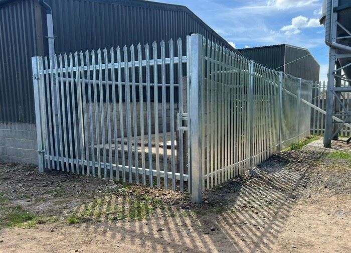 Steel palisade fencing for a farm in Oxfordshire